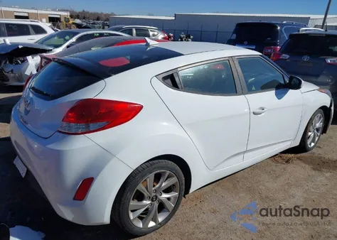 2016 Hyundai Veloster z USA, uszkodzony, nr VIN KMHTC6AD1GU288392